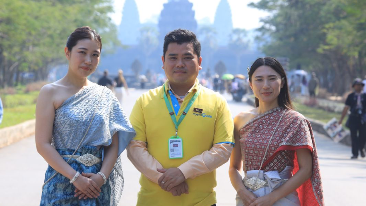 Khmer Traditional Custom Dressing Tour at Angkor Wat