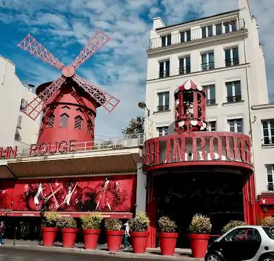 Montmartre Paris: Art, Cabaret & Windmills Tour With Free eSIM