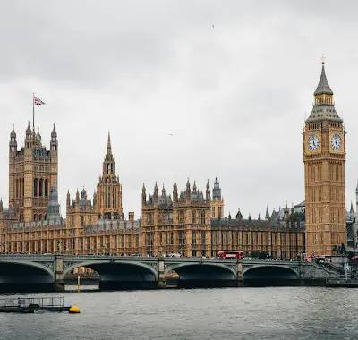 Royal London and Historic Landmarks Guided Tour WIth Free eSIM