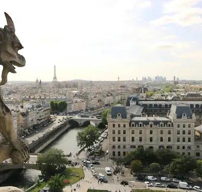 Paris : Best Historic Paris Walking Tour With Free eSIM